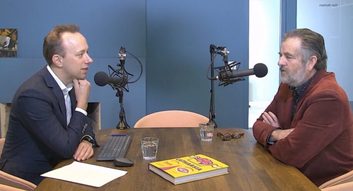 Luister naar dit gesprek met Sjef Drummen voor een goed beeld van Agora
